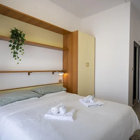 Mamy Hotel 2*