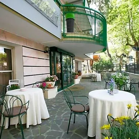 Mamy Hotel 2*